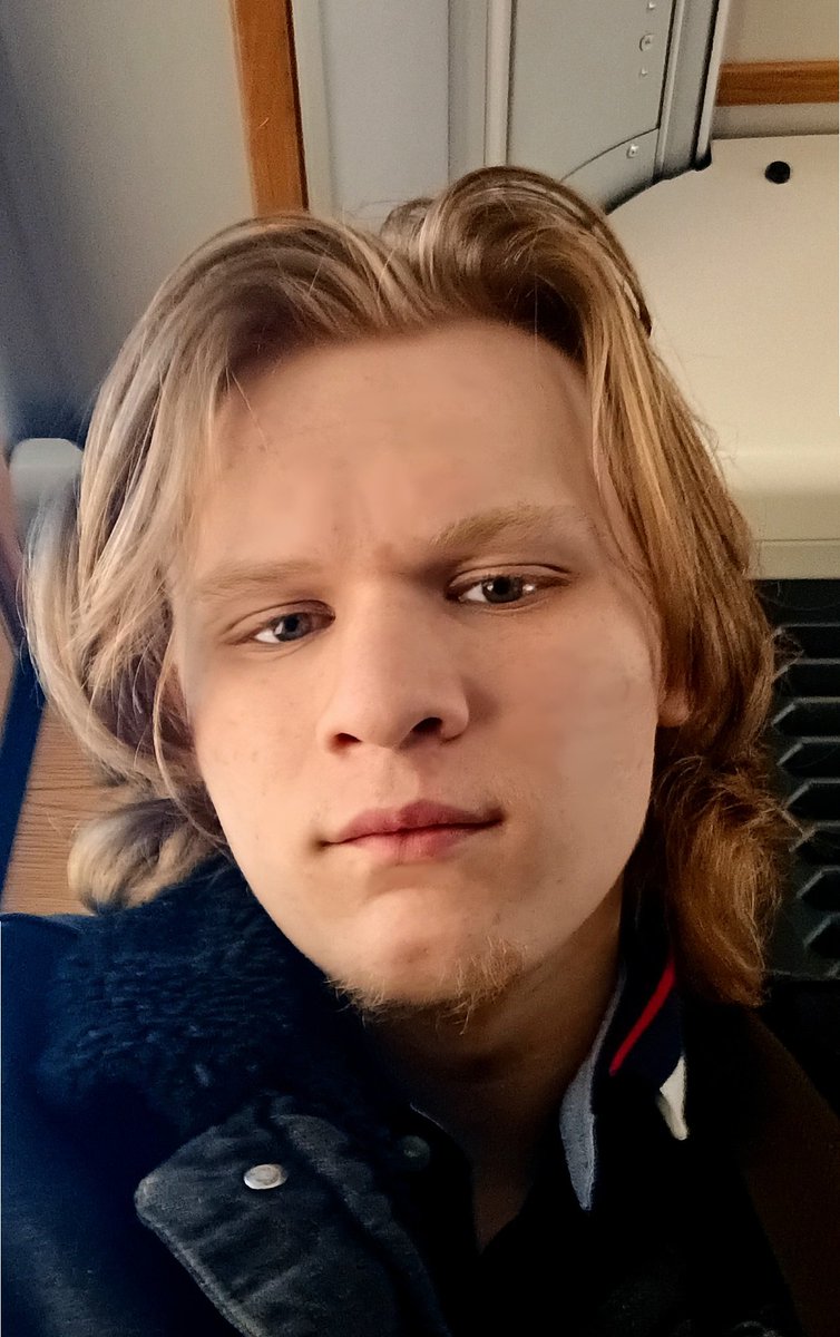 Daxter5218's tweet photo. My hair is giving prince charming. https://t.co/jSuHHqGMVj