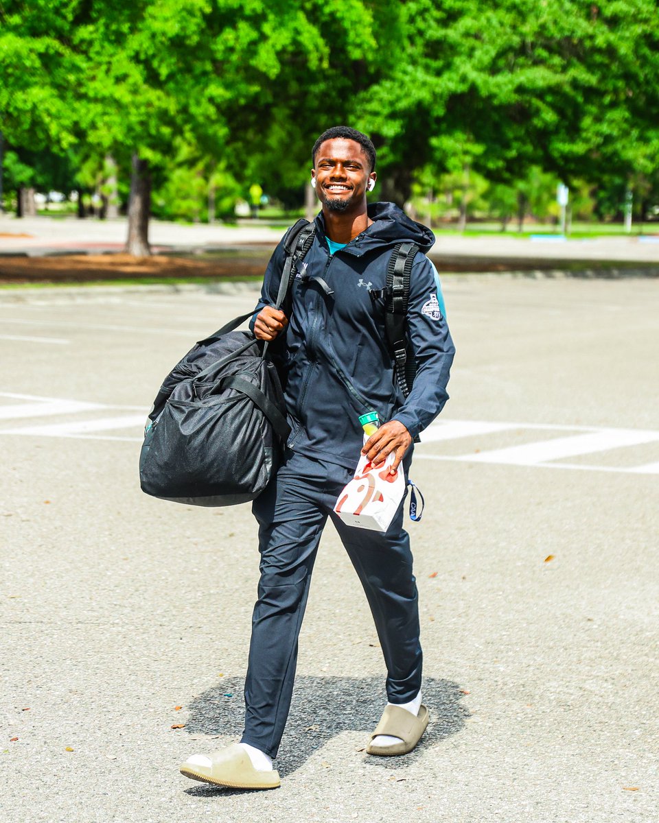 SeahawkTFXC's tweet photo. business trip ✈️👟

#TidalTown https://t.co/xQDkmV8EyD