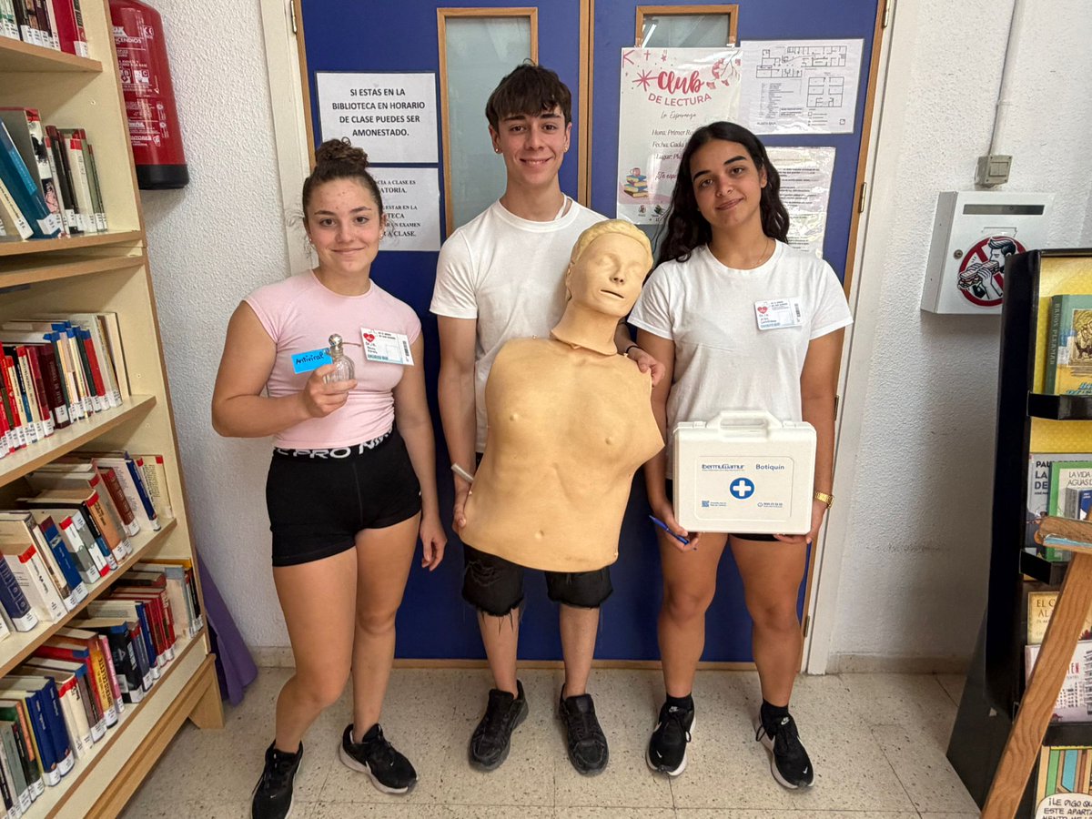IESSanIsidoroCT's tweet photo. Pruebas encriptadas, retos colaborativosy mucha lógica , el alumnado ha tenido que resolver distintos casos clínicos 🩺👩🏽‍⚕️ para poder avanzar
Este tipo de situaciones de aprendizaje permiten conectar los contenidos del aula con experiencias reales y motivadoras https://t.co/5TRUXLGGbJ