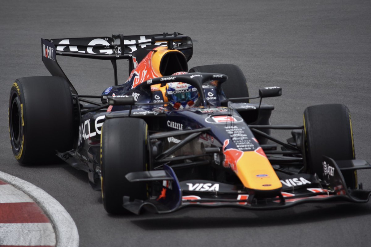 DavidRo1213's tweet photo. The 2026 @F1GPCanada Sprint Race at the #circuitgillesvilleneuve in Montreal, QC, on May 23rd, 2026. The race was won by George Russell. https://t.co/Yt2tqcbRsN