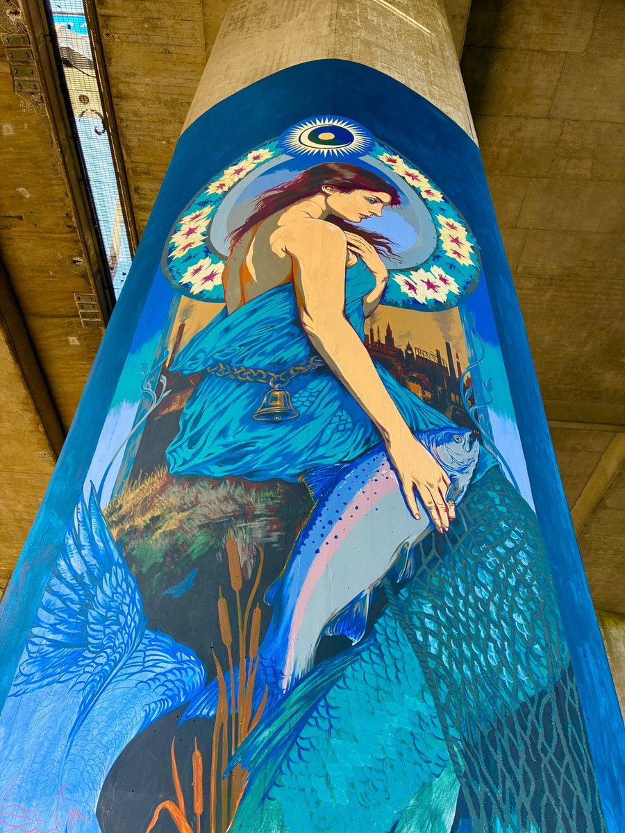 JPAMDG's tweet photo. Had the pleasure of meeting #ChristianKerr a Glasgow School of Art graduate who has been commissioned along with 15 other artists to paint one of the pillars under the #KingstonBridge #Glasgow His work depicting the spirit of Glasgow &amp; the Clyde is breathtaking 🤩👏👏☀️😎💫 https://t.co/4a0hSG9iHC