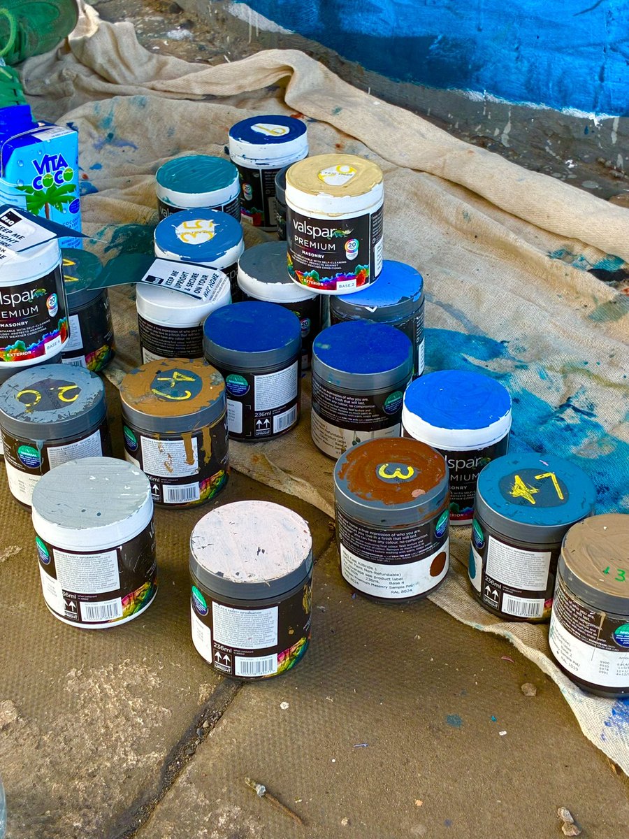 JPAMDG's tweet photo. Had the pleasure of meeting #ChristianKerr a Glasgow School of Art graduate who has been commissioned along with 15 other artists to paint one of the pillars under the #KingstonBridge #Glasgow His work depicting the spirit of Glasgow &amp; the Clyde is breathtaking 🤩👏👏☀️😎💫 https://t.co/4a0hSG9iHC