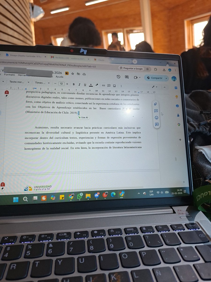 studysun_'s tweet photo. como van con sus trabajos? yo bien aunque algo agotada, tengo que entregar este ensayo mañana  #studytwt https://t.co/mGV3gt4Pcy