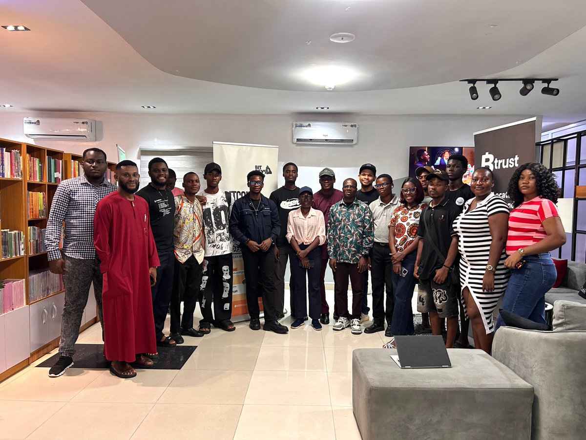 BitDevsUyo's tweet photo. More photos from our last Bitcoin Pizza Day meetup with BitDevsUyo🍕⚡

An amazing time bringing together developers, Bitcoin enthusiasts, builders, and the local community to learn, connect, and share ideas around Bitcoin and open-source technology.

#BitcoinPizzaDay #BitDevsUyo https://t.co/zvXuIhT7CV