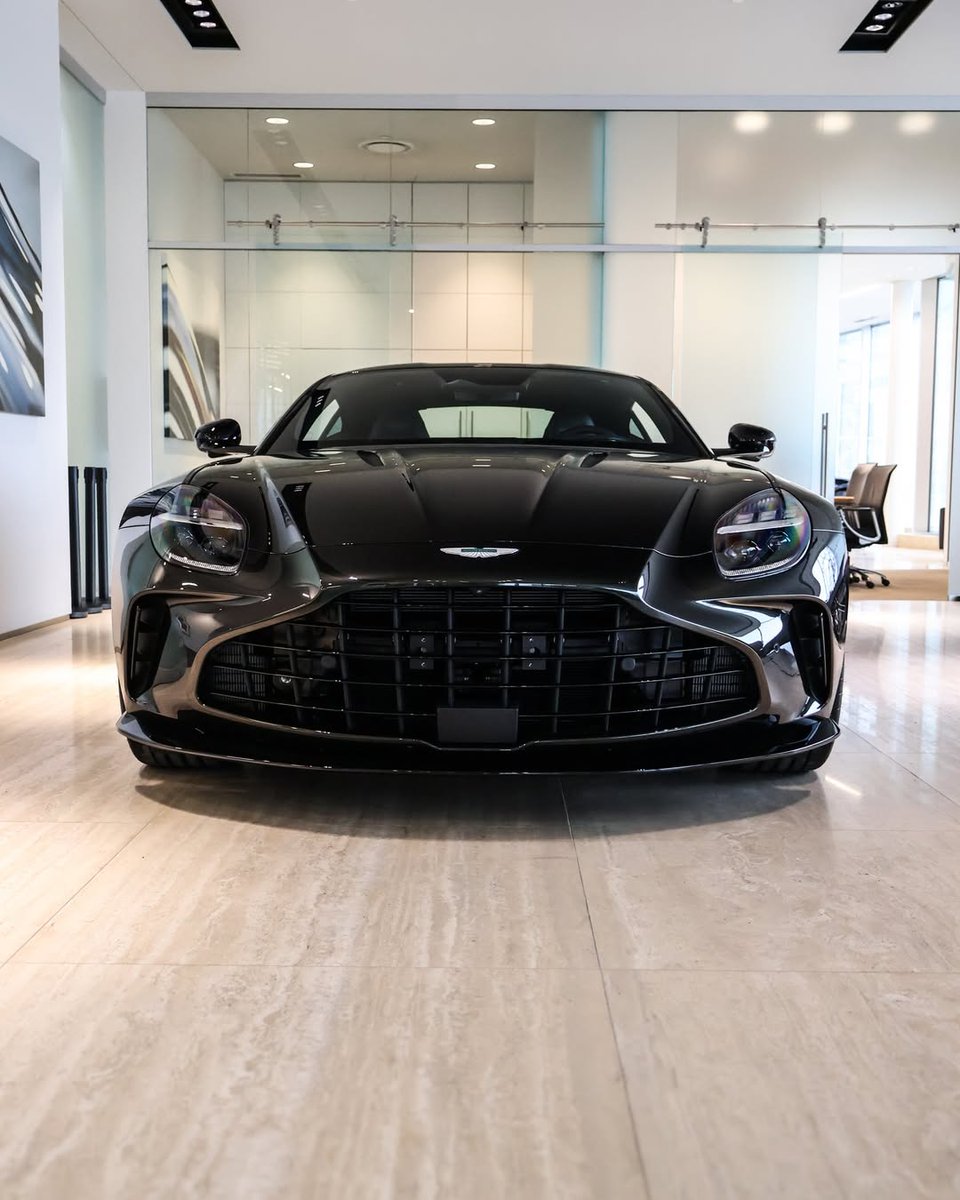 CarsUniquee's tweet photo. ASTON-MARTIN MTL 🖤 https://t.co/ODqKWTKDcK
