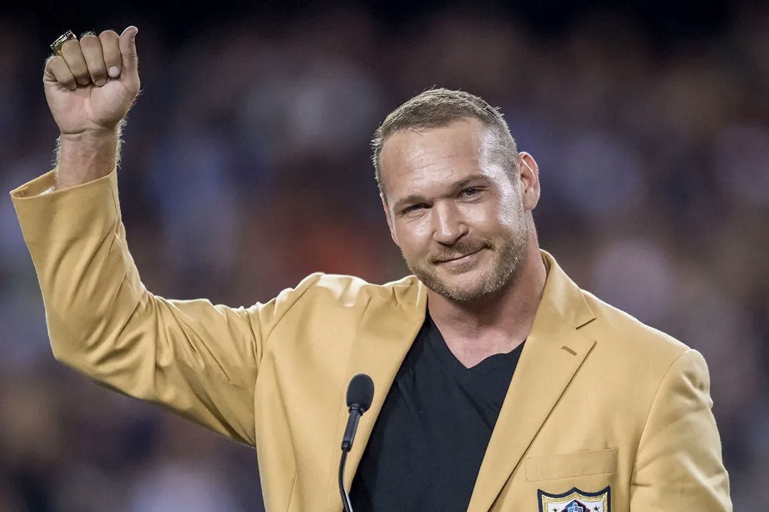 ChiBearsHistory's tweet photo. Happy 48th birthday to Bears legend Brian Urlacher. https://t.co/AWZFqLH8vN