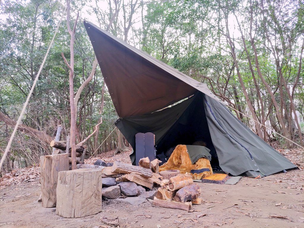 JIMNYdeCAMP's tweet photo. おはようございます🙂‍↕️

人生楽ありゃ苦もあるさって誰かが言ってたけど、だから人生って面白いのかも知れないって思えるお年頃になってきました

なんか乗り越えられてるし
大体どうにかなってます☺️

皆様今日も1日安心安全にお過ごしください⛺

#ポーランド軍幕とルーマニア軍幕コラボ
#notnow https://t.co/ZaovNO5VqP