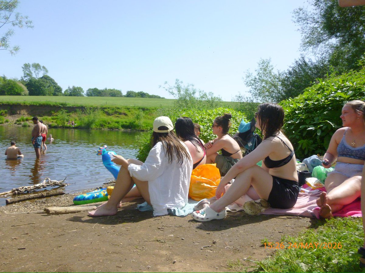 emilyrender's tweet photo. The most wholesome bank hol https://t.co/i0SXBWfdjh