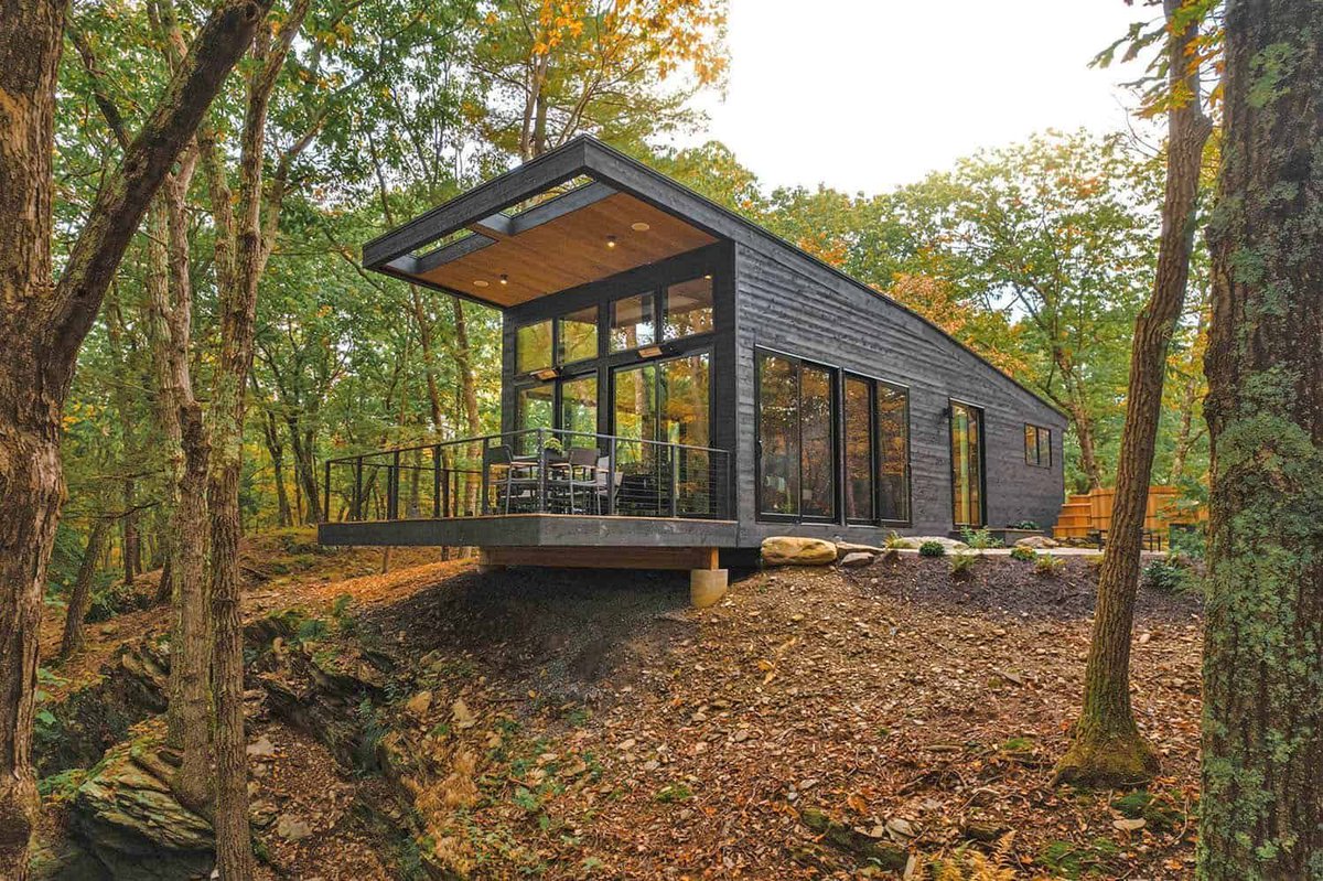 OneKindesign's tweet photo. A modernist woodland retreat perched over the serene Hudson Valley 
https://t.co/m3Bb4o9gGY https://t.co/l888R09W7v