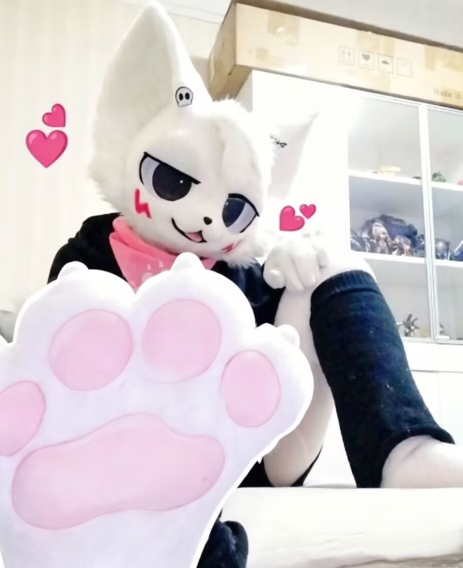 KittyCarrollUWU's tweet photo. paw uwu
#boykisser #sillycat #femboy #furry https://t.co/NEqoAqpApf