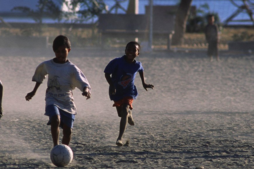 ThepeaceToday's tweet photo. @UN Marks World Football Day to Boost Global Peace https://t.co/yUp7PZOMPX https://t.co/lxi2xu6k42