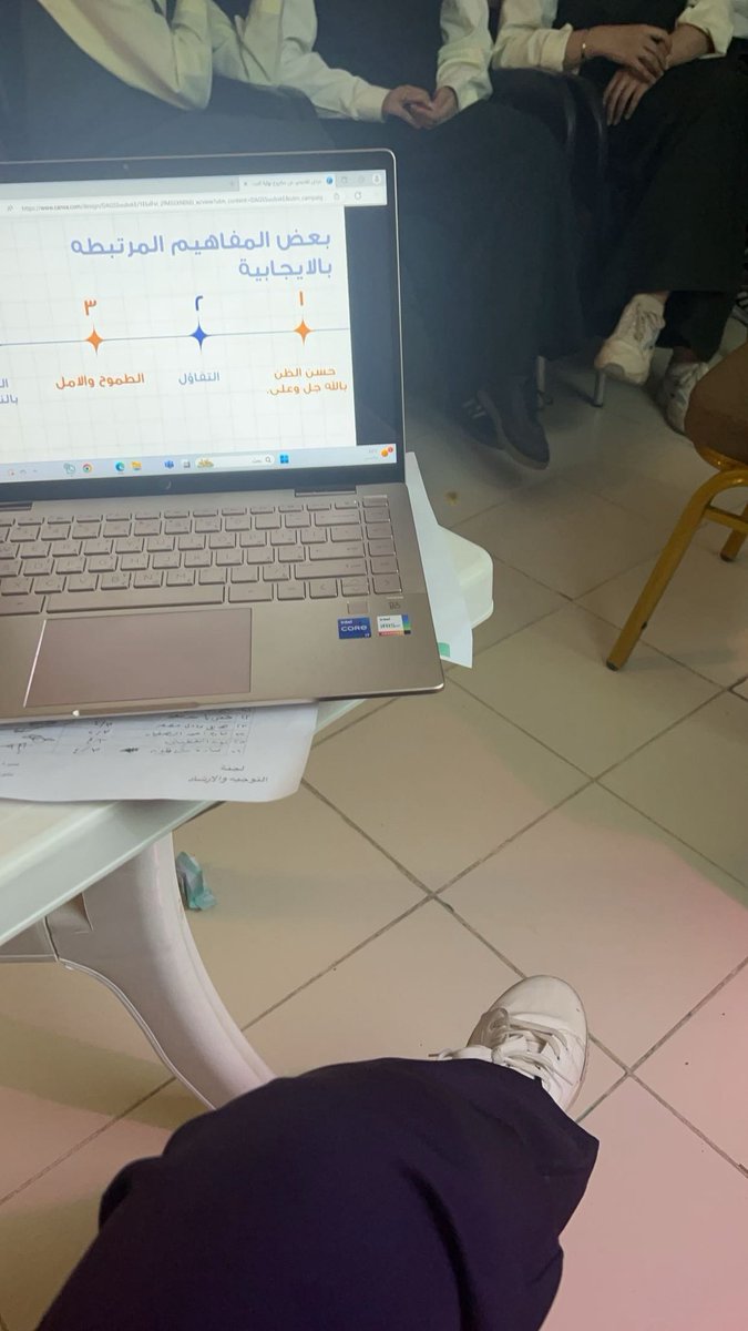 samahermoon's tweet photo. ضمن البرامج التوعوية، تم تقديم برنامج “المفاهيم الإيجابية” لطالبات المتوسطة ٢١٨ لتنمية السلوك الإيجابي وتعزيز الثقة بالنفس 💕 https://t.co/0IUFahmiKe