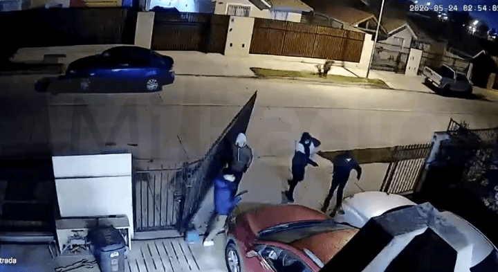 MiRadiols's tweet photo. “Nos encañonaron”: familia relata brutal turbazo ocurrido de madrugada en el sector oriente de La Serena https://t.co/Uf9NvLsAH9 https://t.co/u1QDXkNMl1