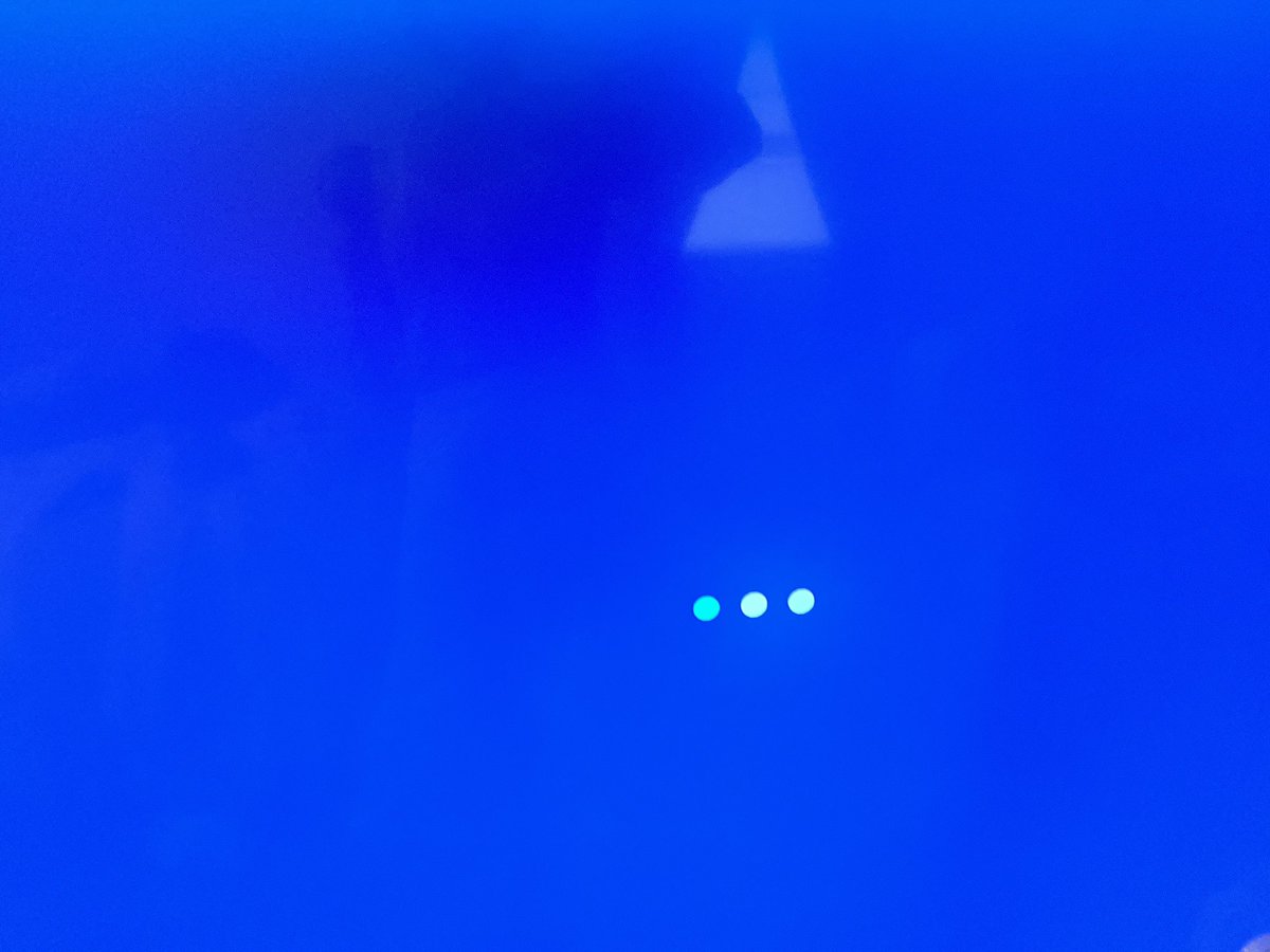 lesleerenae's tweet photo. @Ask_Spectrum like clock work as SOON as the rain starts internet goes out. With shitty Xumo that means no tv as well https://t.co/GcOAYfKhJO