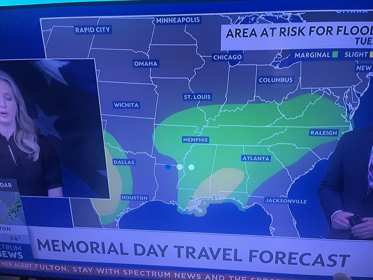 lesleerenae's tweet photo. @Ask_Spectrum like clock work as SOON as the rain starts internet goes out. With shitty Xumo that means no tv as well https://t.co/GcOAYfKhJO