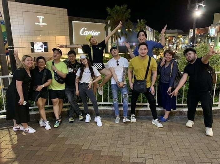 viceybumbum's tweet photo. Hanapin nyo yung hindi raw magjowa, friends lang 🤣 https://t.co/TOIkpujWsd