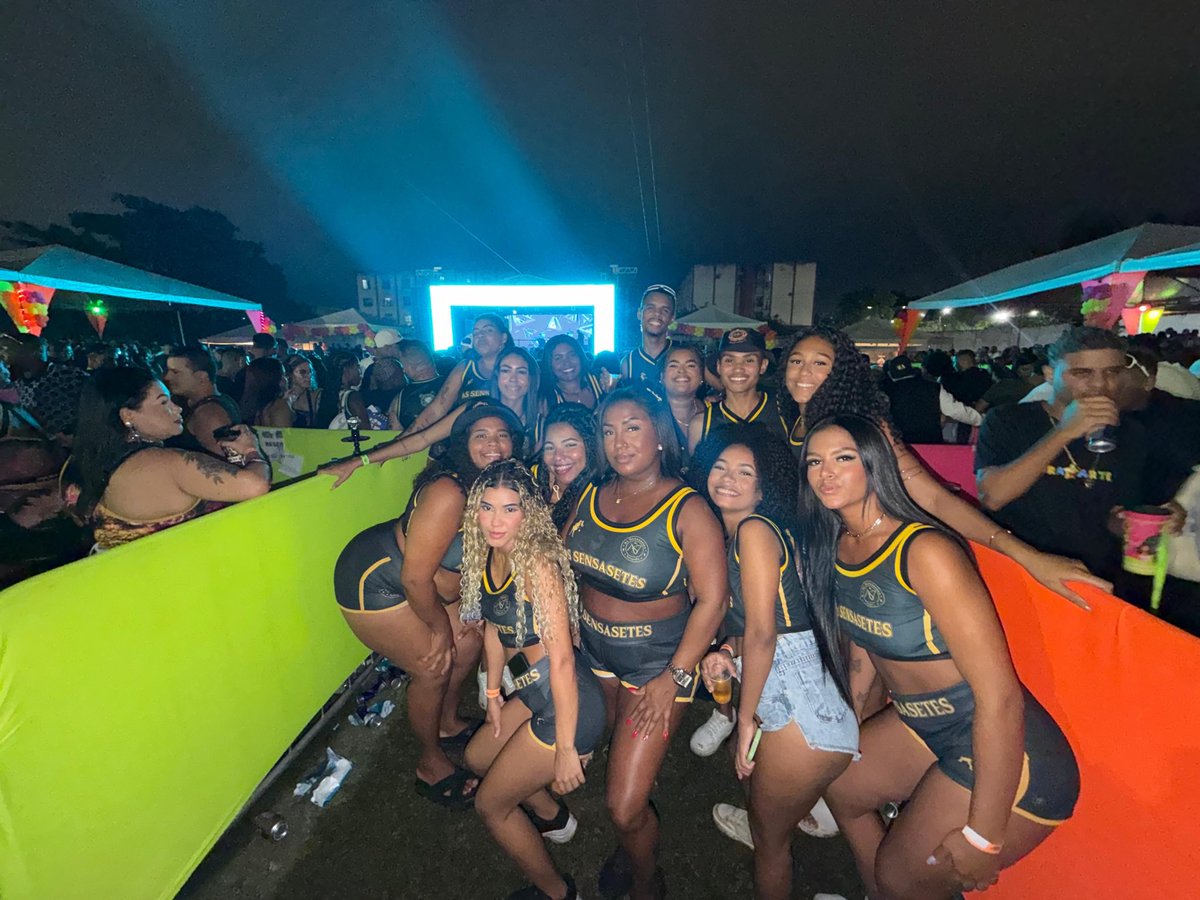 sensasetes22's tweet photo. A rua precisa das talentosas! 😛
@knd_realengo folia 🎭 https://t.co/MHTqVBumLk