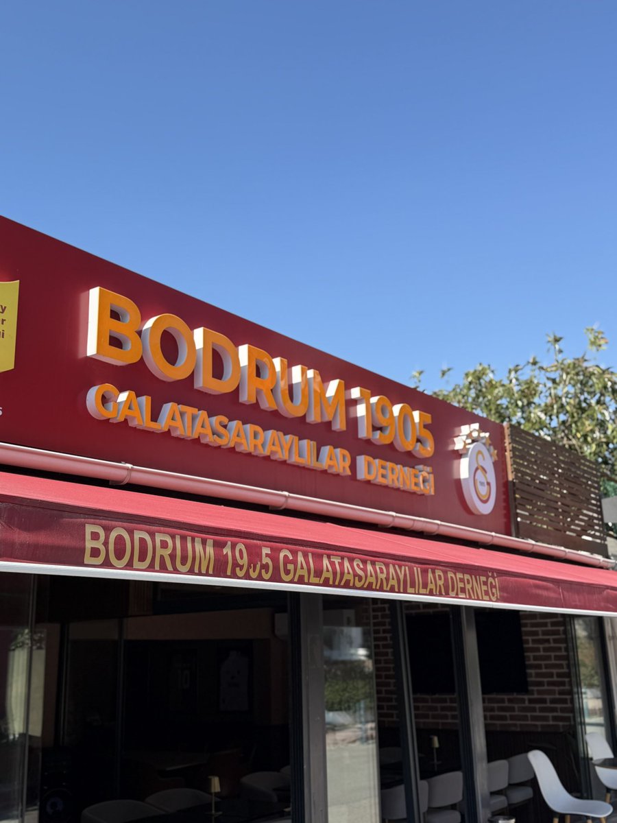 mkalioglu's tweet photo. Mütevazi kişiliği, misafir perverliği,  güler yüzlülüğü için Bodrum 1905 Galatasaraylılar Derneği Başkanı Cankat Boylu'ya teşekkür ederim. @cankatboylu1 

Yolunuz Bodrum/Bitez'e düşerse muhakkak dernek lokalini ziyaret etmenizi tavsiye ederim. https://t.co/nZyHDK8fen
