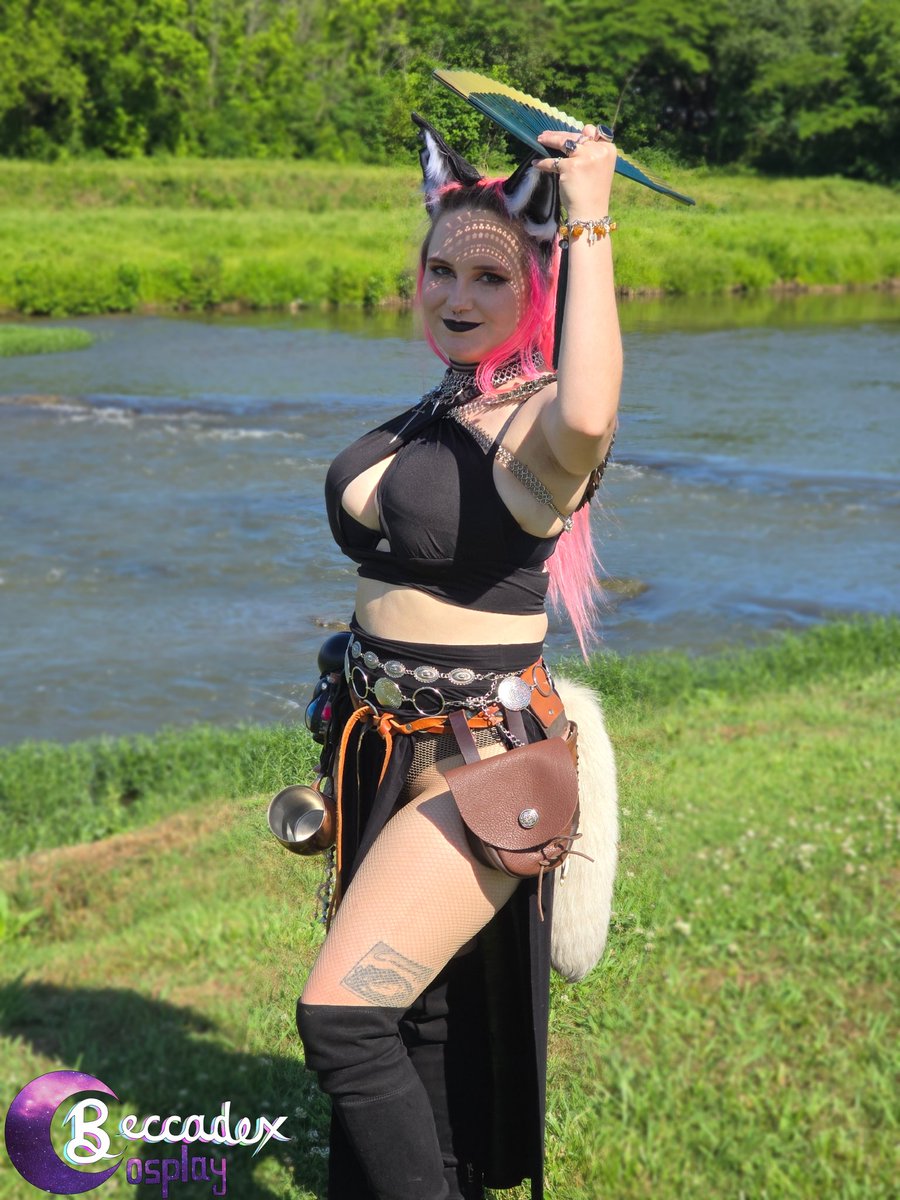 Beccadex's tweet photo. Scary dog privilege at the Ren faire https://t.co/8b4uPYPilv