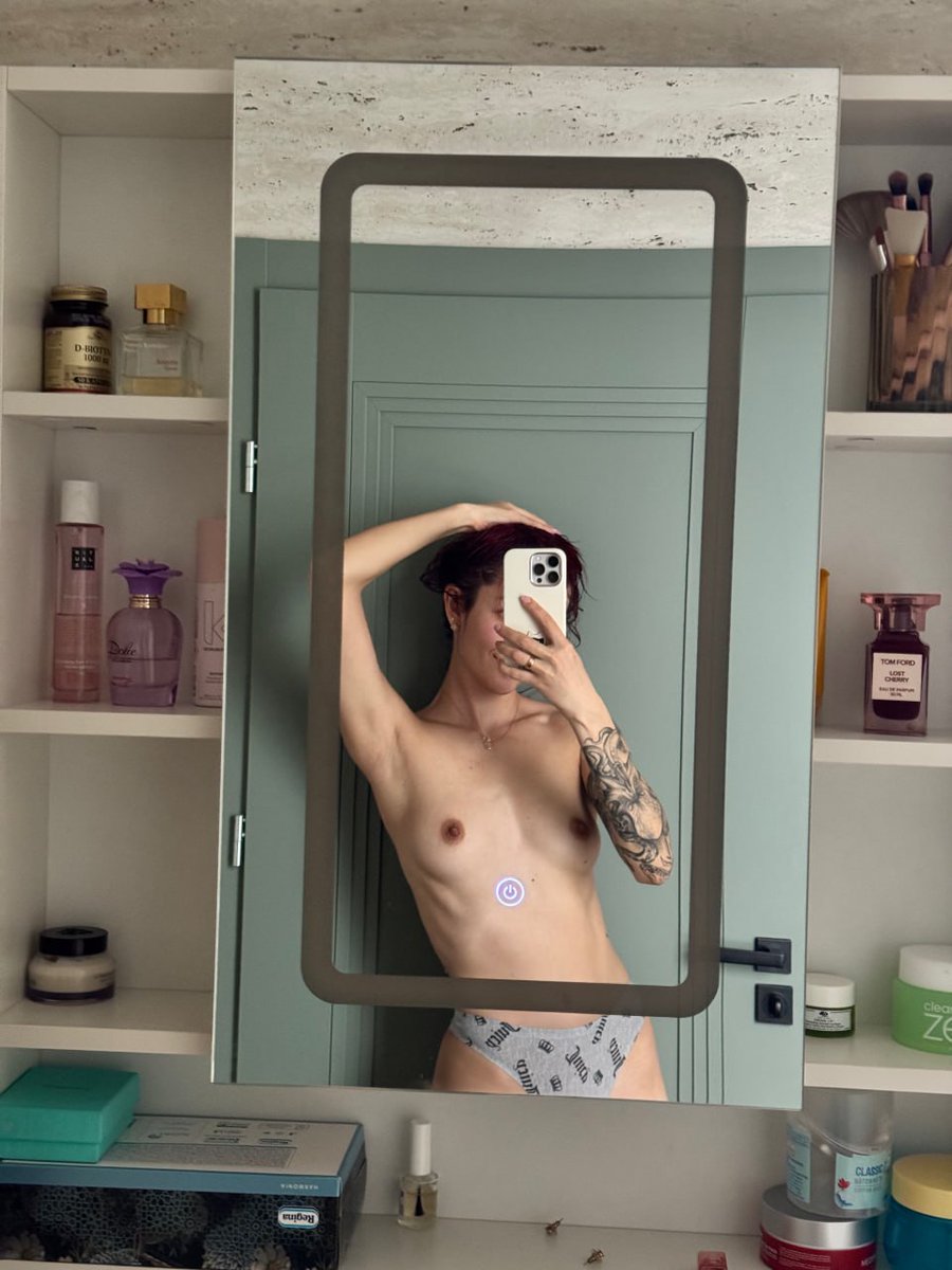 Your online GF Eva 🤭 tweet media