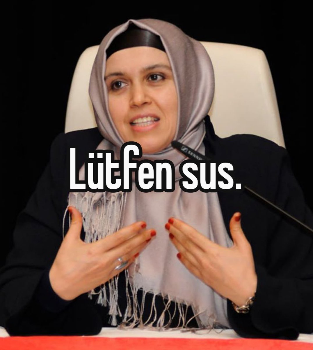 berootii's tweet photo. Bu kadın harbi susabilirmi bilgisayarın karşısında kanser geçiricem amk https://t.co/9dUz0bkxDb
