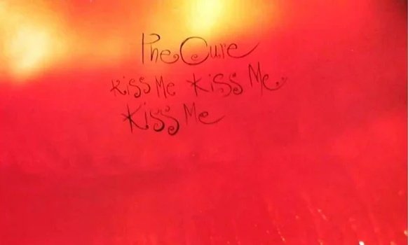 YiyaLostWorld's tweet photo. Happy anniversary to Kiss Me, Kiss Me, Kiss Me #TheCure https://t.co/p1hAPueR9Z