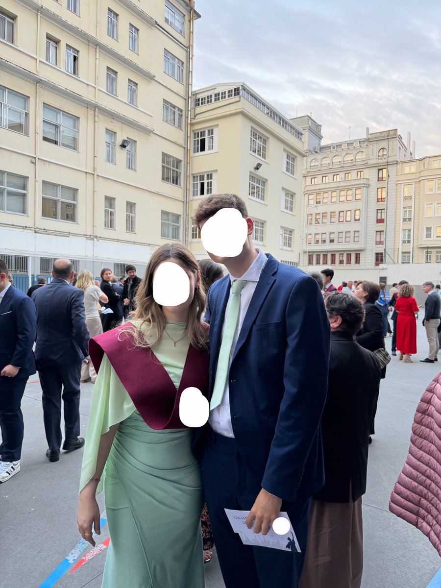⃟ tweet media
