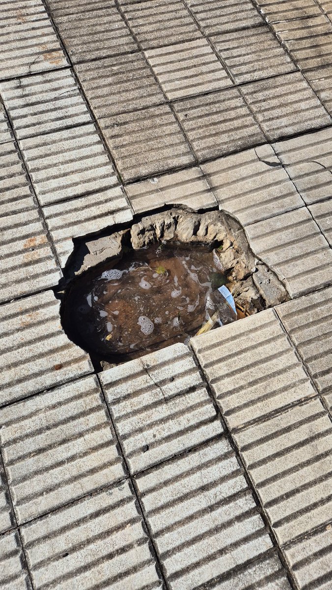 Bibilando's tweet photo. Hola @EssapSA !
El medidor pierde agua. Ya hice el reclamo el 11 de mayo.
Numero de reclamo 64399
Auxilio! https://t.co/FNbNAreT4y