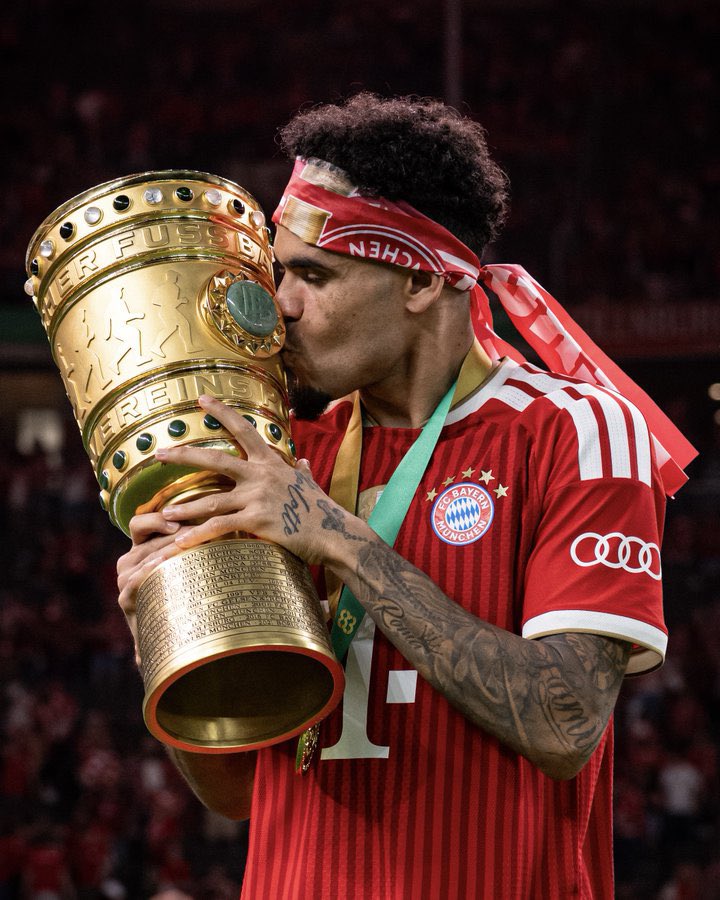 FCBayernES's tweet photo. Esta foto lo es todo. https://t.co/0fzSMmUG7Y