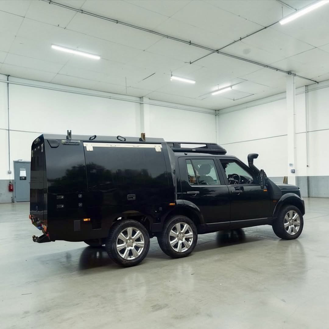 StrongsPlastic's tweet photo. When the client asks for 50% extra… 🤷‍♂️ 

If you need a little extra Land Rover in your chosen trade, then our DMs are always open. ✉️ 

🇬🇧🛞 https://t.co/qrlfntEf3P