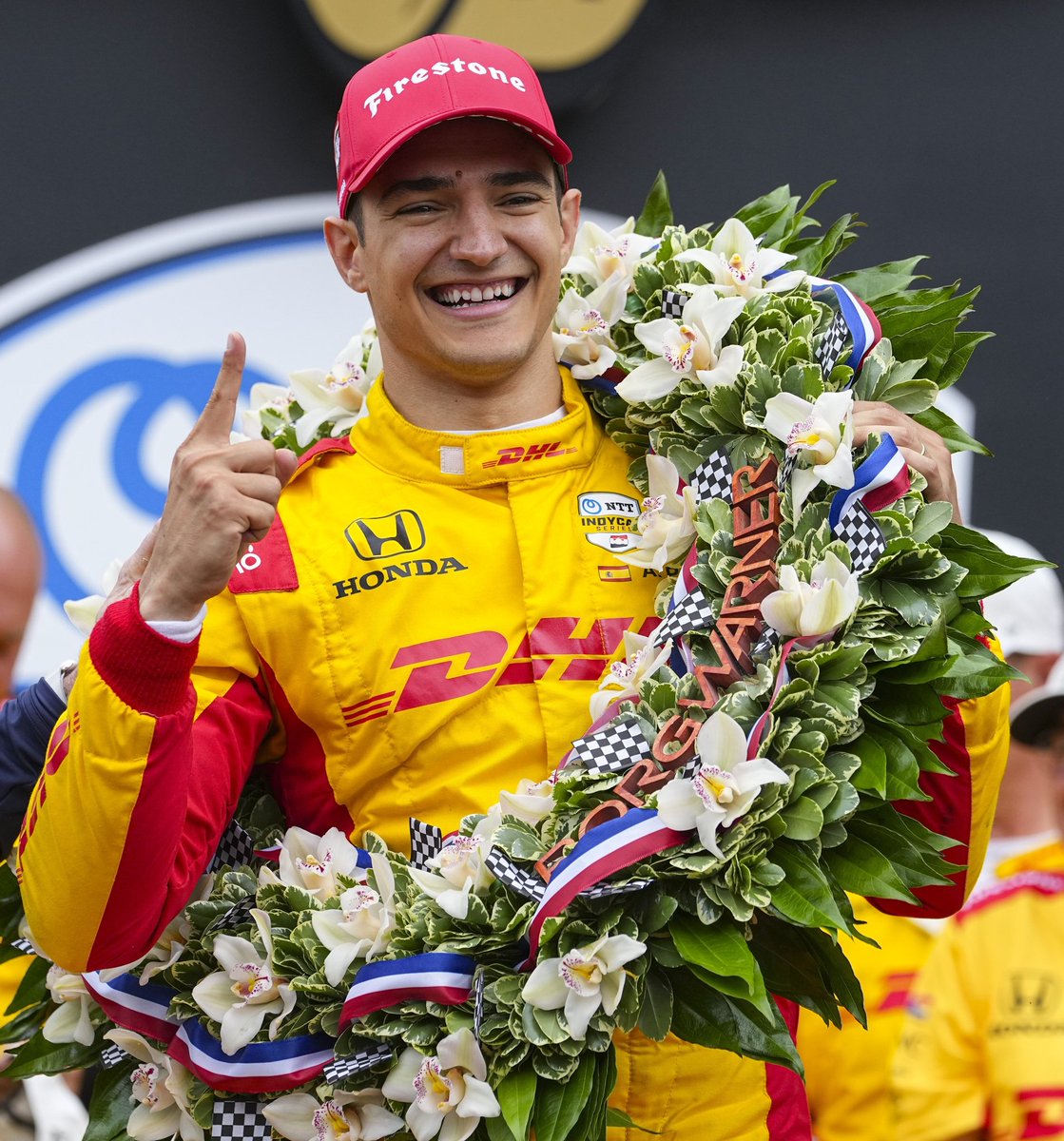 ruben_plaza98's tweet photo. #TalDíaComoHoy se cumple 1 año de este momento histórico.
Álex Palou gana por primera vez las 500 millas de Indianapolis, primer español en ganar esa carrera, Palou primer español en ganar esa carrera.
#AlexPalou #IndyCar #Indy500 https://t.co/7zVqdW4ZA5