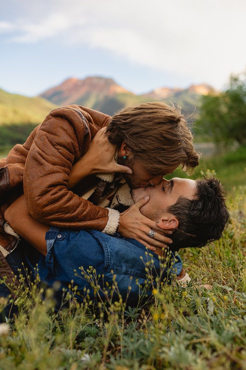fayeditzz's tweet photo. ANYWAY i found the most beautiful wedding photos on pinterest and i can’t stop seeing dean and cas omfg destiel artists can u pls hear me (if anyone has already used these as refs pls show me the art i need to see it) https://t.co/Y4yvXv8Zwb