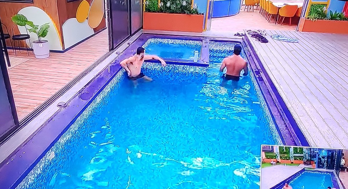 FrauPinina's tweet photo. El contenido de estos dos siempre es besuquearse y meterse mano en la piscina, dejándola sucia y llena de gérmenes.

Hasta cuándo producción #LCDLF6????!!!! https://t.co/ghcM6F7hH6