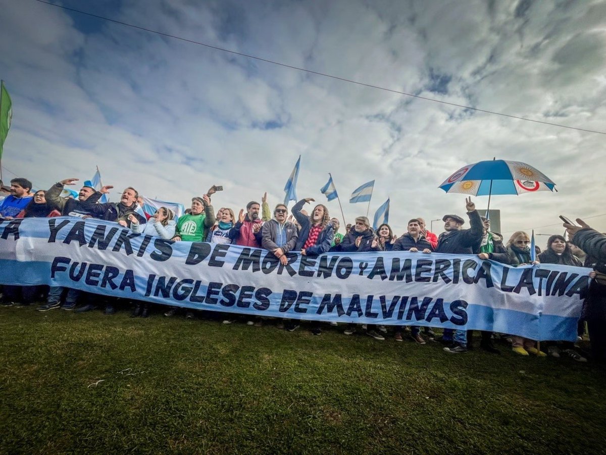colodeisasi's tweet photo. #Moreno #25DeMayo
Fuera Yankis de Moreno y de América Latina.
NO a la presencia de tropas Yankis en la Base Aérea de Moreno. https://t.co/q6tbzxluLF