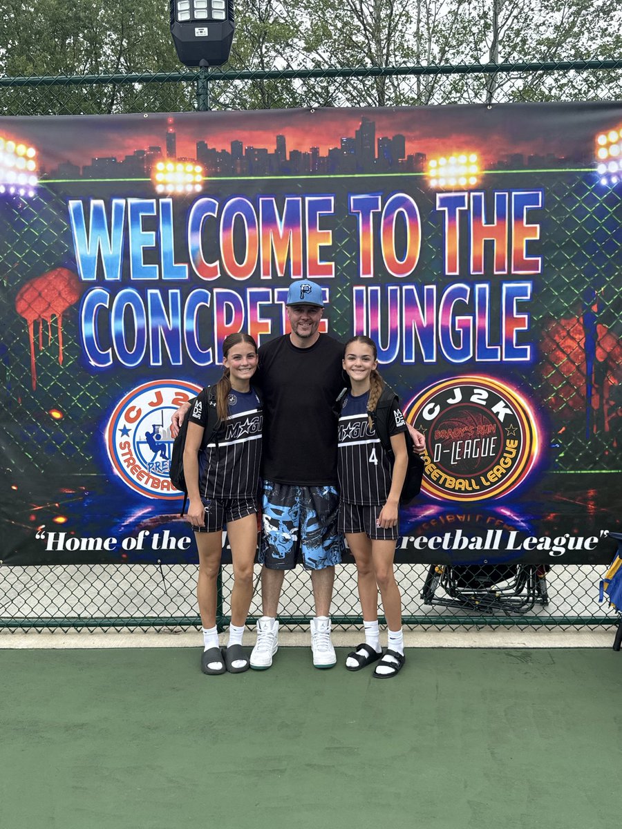 AndersonCa68097's tweet photo. @CJ2KLeague @coachmoore13 @ReeseAnders17 Great way to spend Memorial Day Morning! 🇺🇸 https://t.co/lIHINisnG3