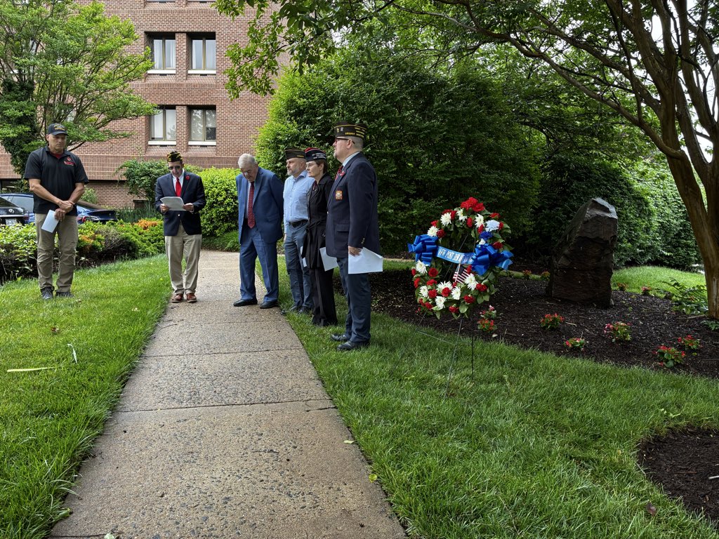Susan4Arlington's tweet photo. Thank you to VFW Post 3150 for remembering our fallen soldiers and their families this Memorial Day. Today, and always, we honor their service and sacrifice to defend our freedom.

@VFW_Post_3150 
#VFW
#MemorialDay
#ArlingtonVA
#Cherrydale
#Clarendon https://t.co/dDrfKXTxLG