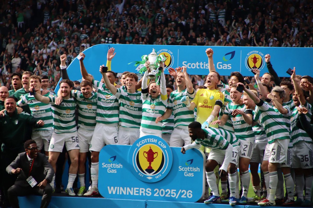 PaulJohnsonCSC's tweet photo. Double Winners 🏆🏆

Celtic 3-1 Dunfermline in the final game of the season to round off a truly unforgettable year.

A season that will be talked about for years to come 🍀 https://t.co/5SzTUmNbeh