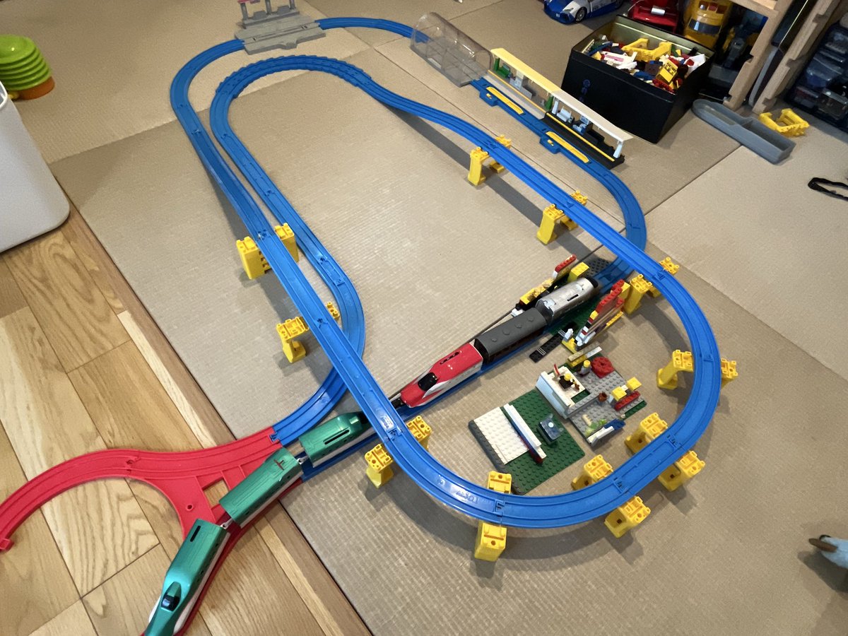 Nahoo_design's tweet photo. 登園前に一制作してから仕事させてもらってます。クリエイティブの準備体操になって母はとっても有り難いよ、、🙄
#育自 https://t.co/ALtyFBF59W