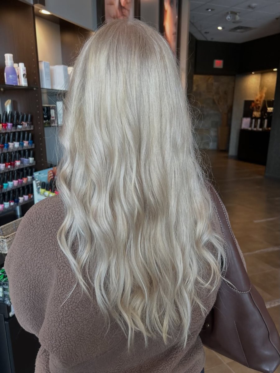 mitchellssalon's tweet photo. When your hair is the vibe ✨ 

Hair by: Rae [Kenwood]

https://t.co/Ia4C5LdYbC

#MitchellsSalonandDaySpa #MitchellsSalon #CincinnatiSalon #CincySpa #cincysalonandspa #CincinnatiHairstylist #OhioHairForce #CincyHairstylist https://t.co/VI9iv7C77R