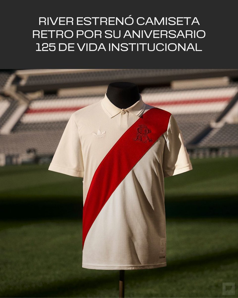 MrOFFSIDER's tweet photo. Adidas lanzó una camiseta retro por la conmemoración de los 125 años de vida institucional de River Plate. Cuello clásico, la banda roja, el logo vintage de la marca y botoncito para la nueva casaca del equipo de Kendry Páez. https://t.co/gjFO5hRtNI