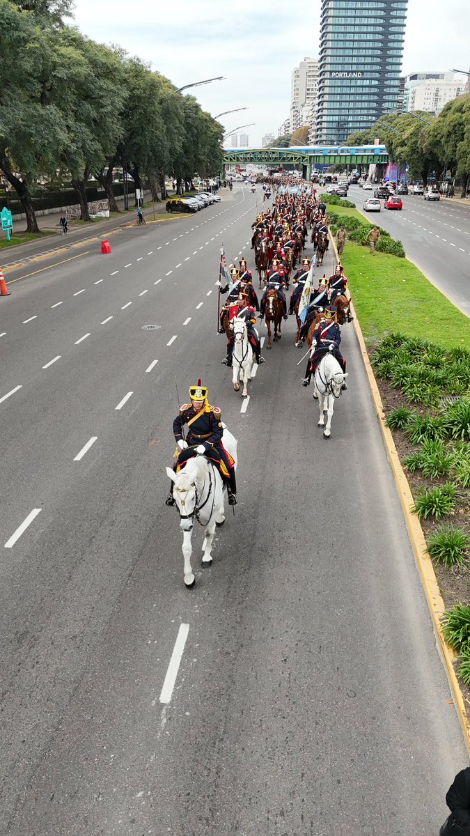 Granaderos a Caballo tweet media