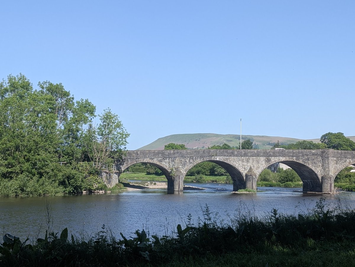 _artemiswild's tweet photo. Lunch sat by the river Wye then got myself some lovely honey when we popped into the Elan Valley https://t.co/bvH2VKLz61