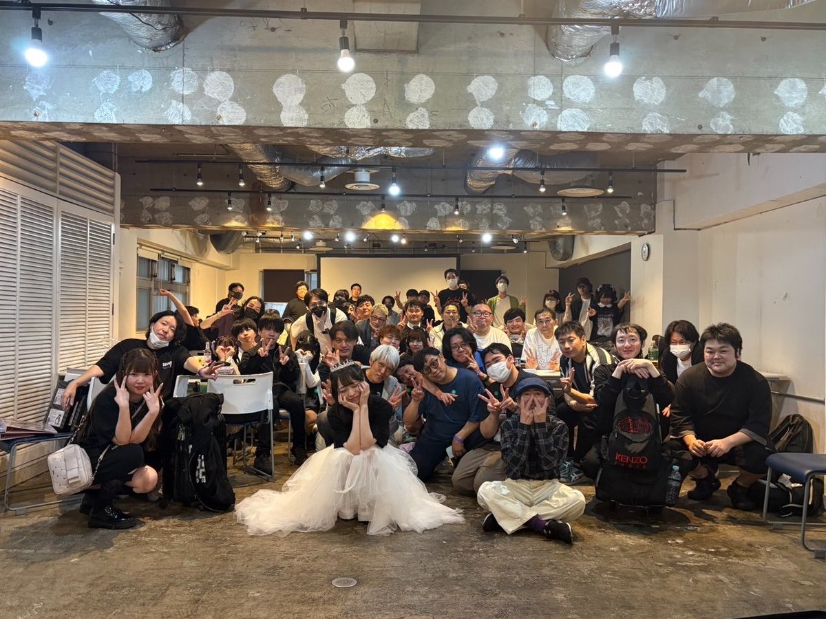 rena_happy_4's tweet photo. 取り急ぎ一旦…！！
朝までの延長特典会が無事終了しました

ずっと列が絶えないくらい並んでくれて
本当に嬉しかったです

もう帰ってすぐ寝るので
起きたらまた改めて卒業公演についての
ツイートさせてくださいっ🙂‍↕️

みなさんもちゃんと休んでねー！ https://t.co/PXuyX0bguC