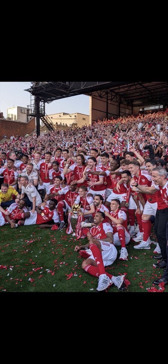 Quiff587's tweet photo. Love this FC. What a day 🏆🔴⚪️ https://t.co/ifdu9P3iIV