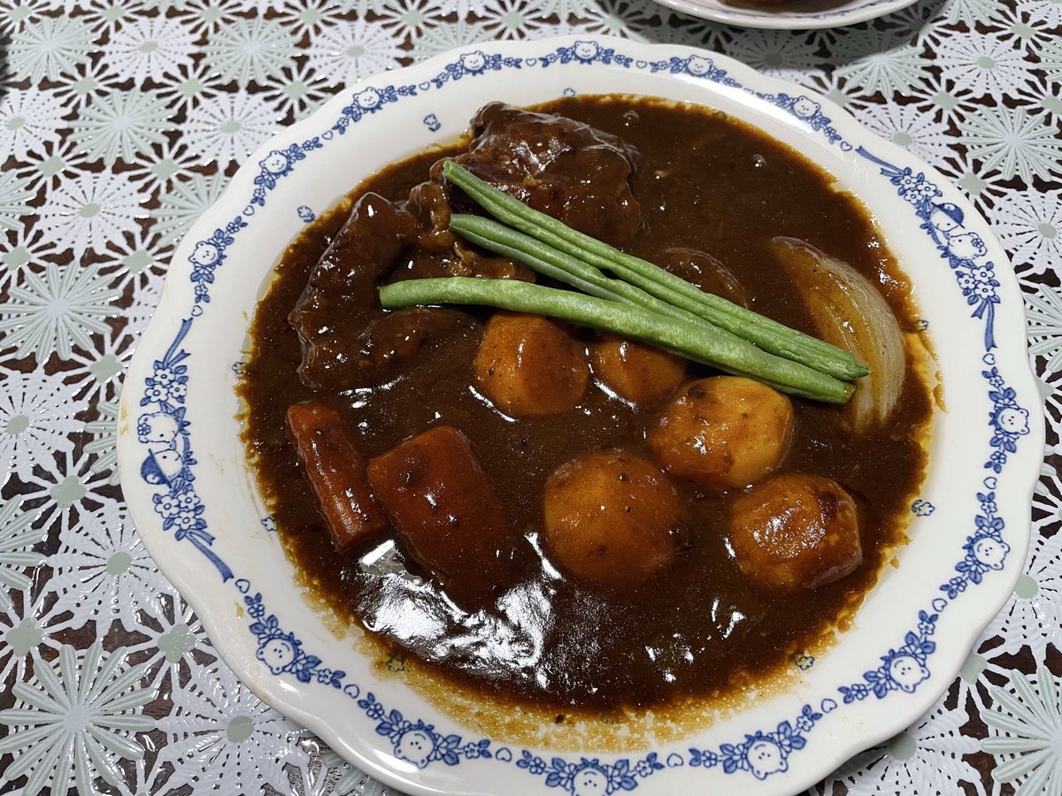 EMO166's tweet photo. 肉の御仁家特製ビーフシチュー✨
見よ！この肉の量🥩
肉・肉・肉！！！
肉肉しい一皿🍽️ボリューミー&amp;うま〜😋
#ビーフシチュー
#黒毛和牛
#おうちごはん
#うまいもん界隈 https://t.co/lfR9SYKEVw