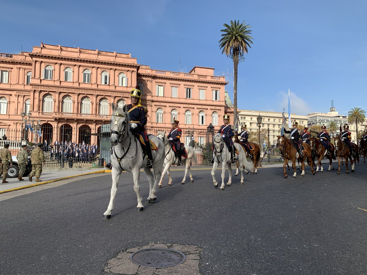 Granaderos a Caballo tweet media
