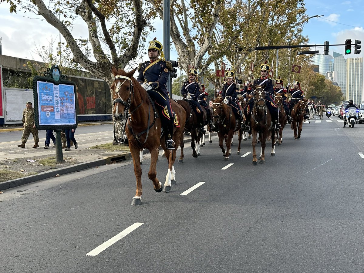 Granaderos a Caballo tweet media