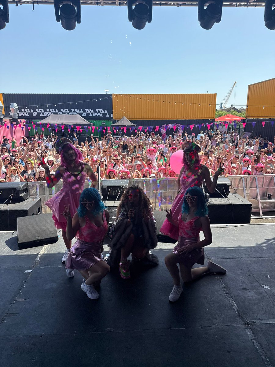 Discover_Ent's tweet photo. On fire today #girlypop #stilts #dance #HottestDayOfYear https://t.co/4XwJfeDcUX