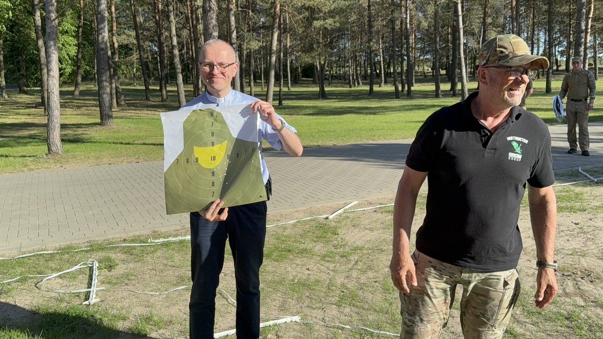 ks. Mariusz Wedziuk tweet media