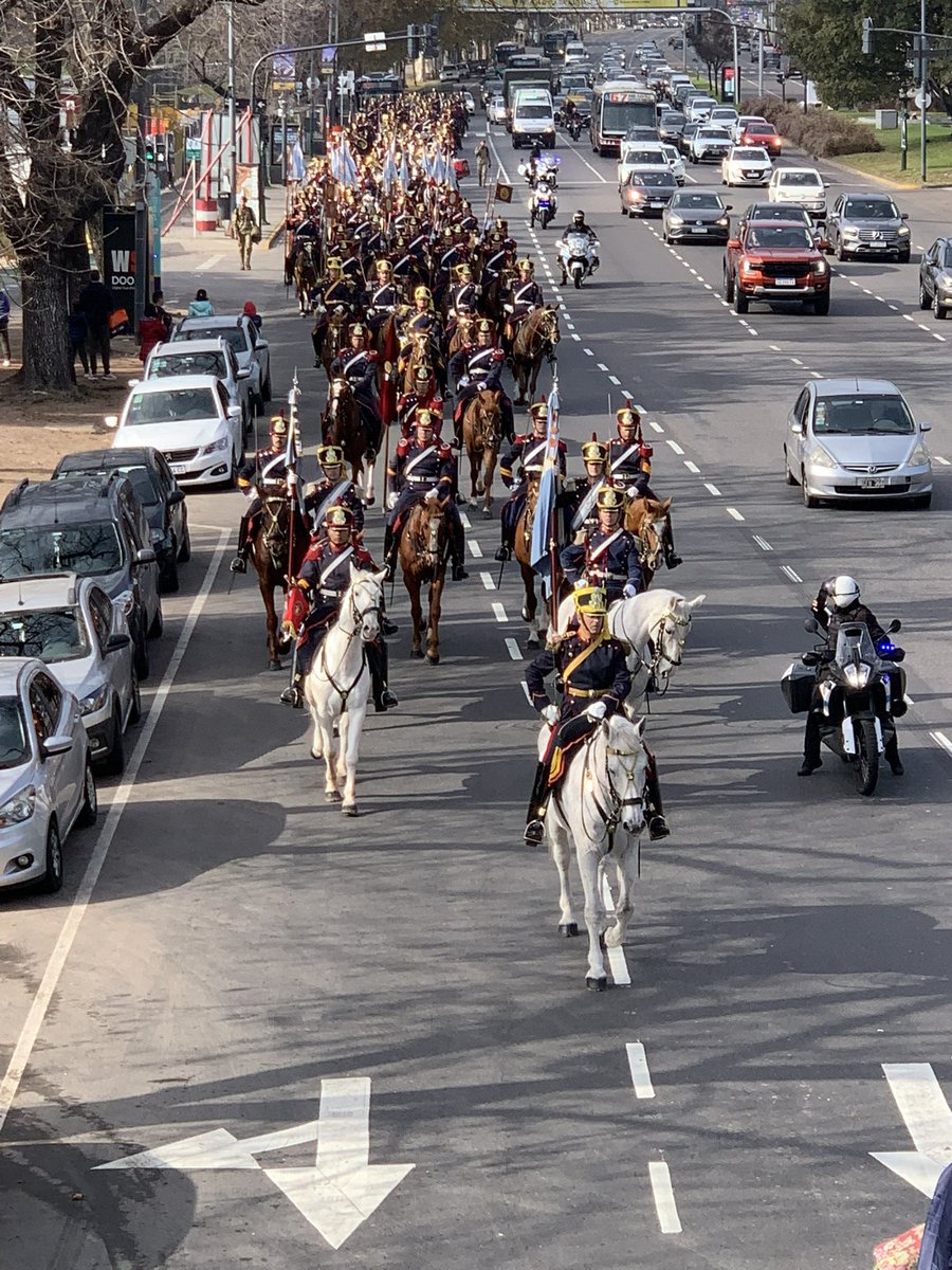Granaderos a Caballo tweet media